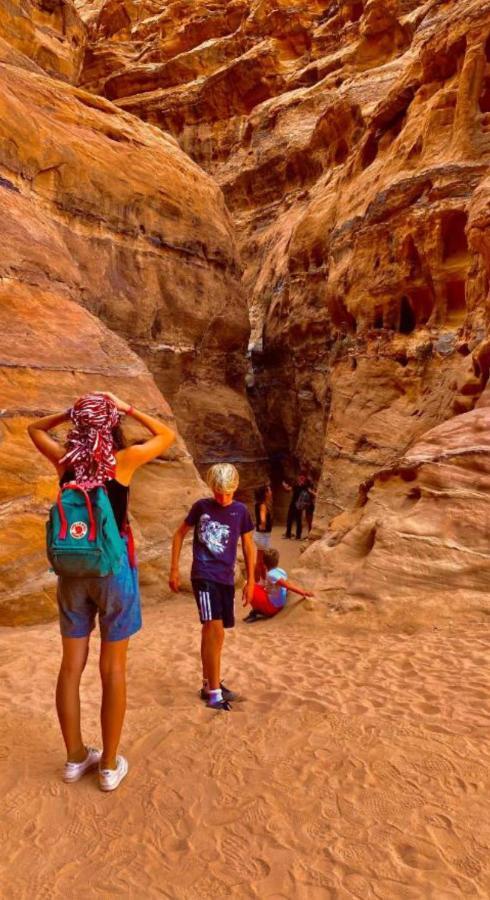 Flowers Rum Camp Wadi Rum Exterior foto